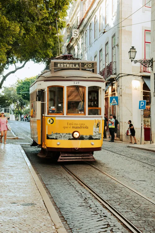 Elétrico 28 com o letreiro de destino Estrela